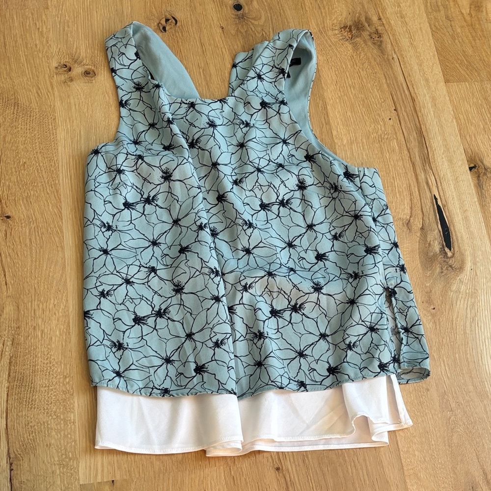 Banana Republic Blue and White Floral Blouse